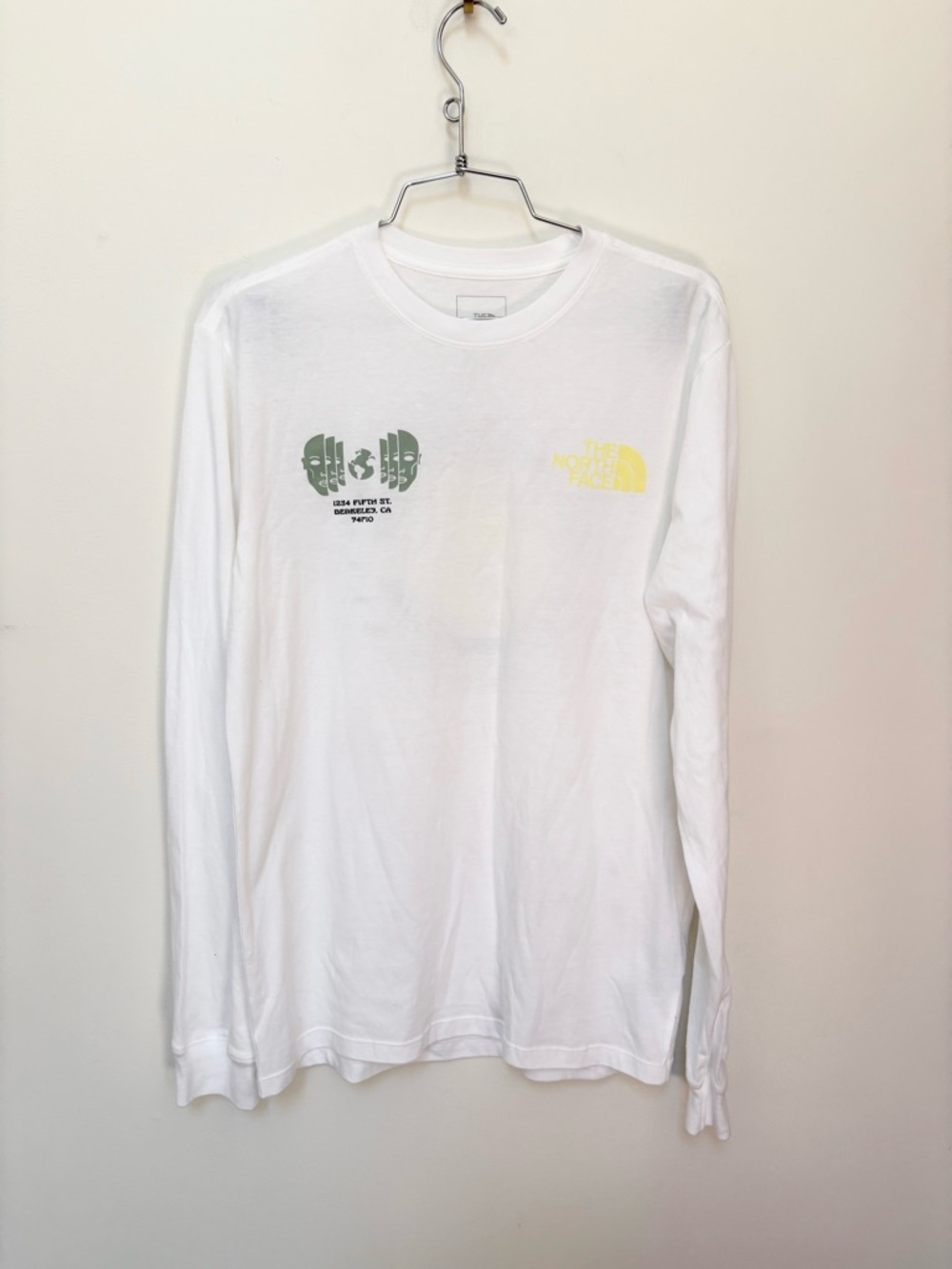 Brand New North Face Long Sleeve Graphic T-shirt Size Small
